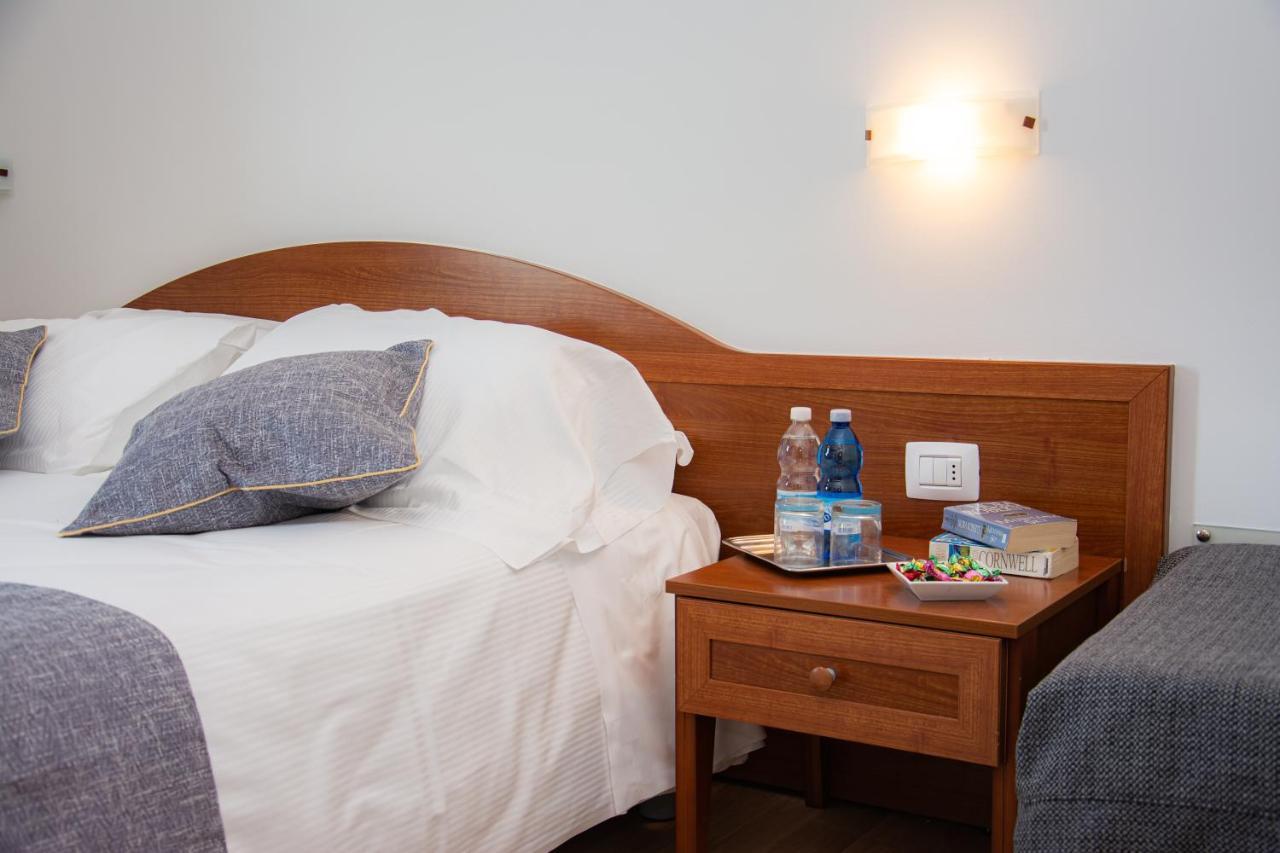 Hotel Nuova Barcaccia 3*